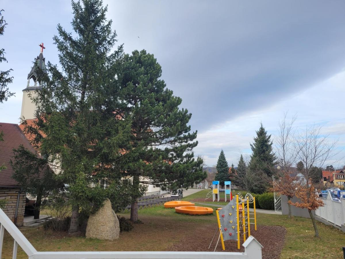 Apartament Nina Jelenia Góra Buitenkant foto